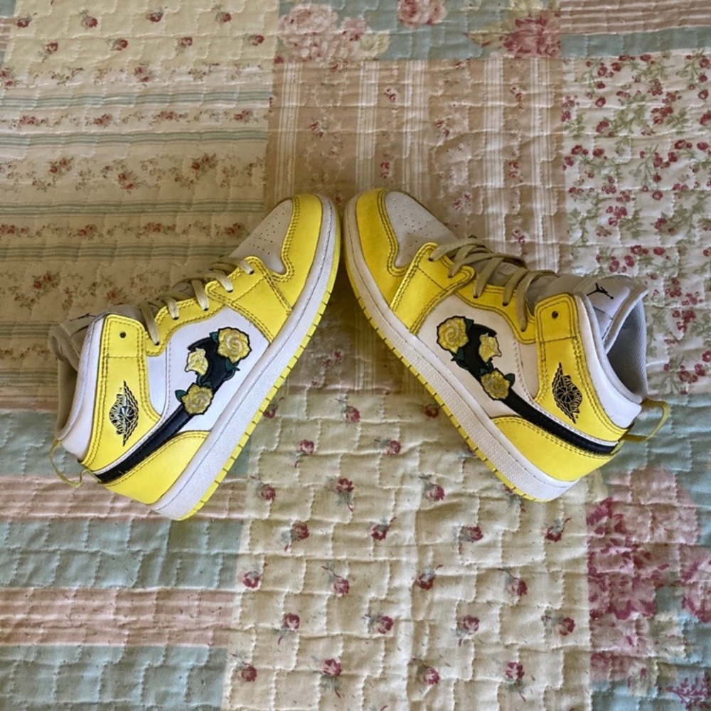 Air Jordan 1 Mid SE Dynamic Yellow Floral AV5173-700 Size 13.5 C - Picture 3 of 13